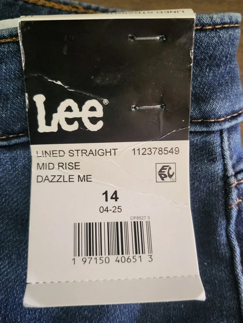 Lee - Picture 4 of 6